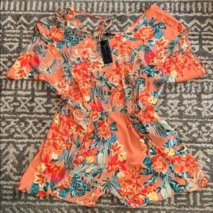 Floral romper with pockets NWT